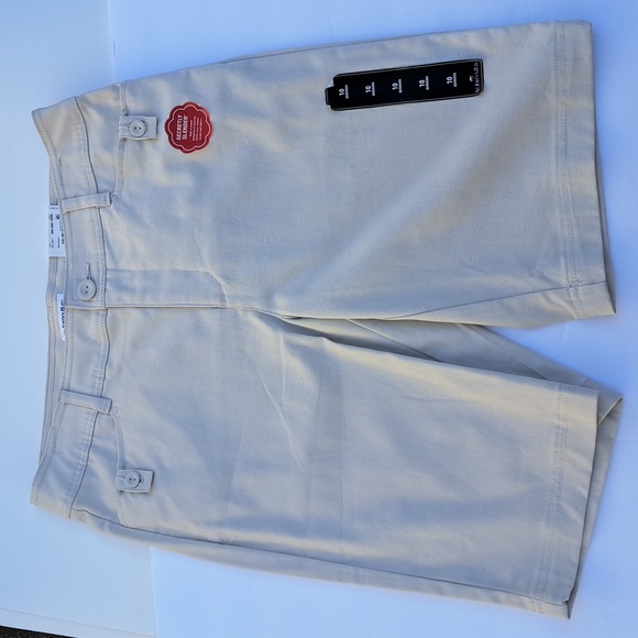 NWT Women’s St. John’s Bay SECRETLY SLENDER Bermuda Shorts Sz 10 Khaki - Picture 1 of 6